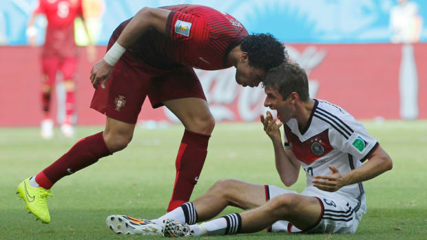 Pepe Headbutts Thomas
